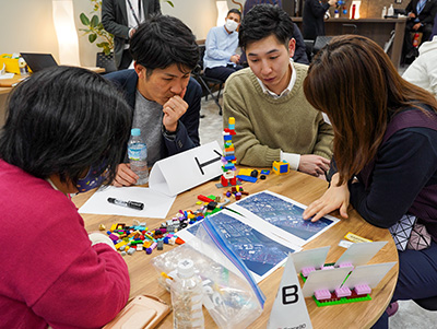 Space BD Space Business Game Training Program Provided to Panasonic Staff Aiming to Create New Businesses Proactively providing training program with novel approach on the theme of space & management for major company new business department to provide experience of taking on the challenge of the unknown