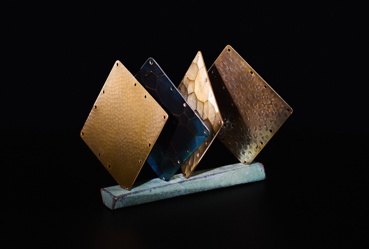 “Sorabana”, an artwork produced in collaboration with Kengo Kuma & Associates using copper plates returned from space. Artwork may be acquired during New Year’s at Tamagawa Takashimaya.