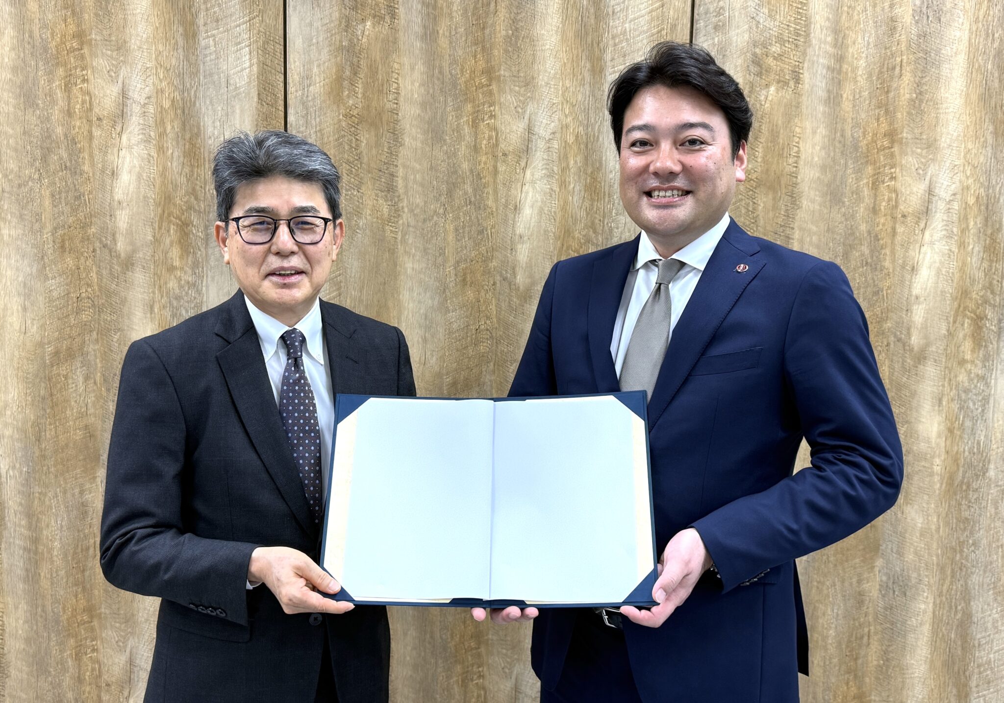 Left: Kazuhiko Takeuchi, Managing Executive Officer, Mitsubishi HC Capital
Right: Masatoshi Nagasaki, Co-Founder & CEO, Space BD