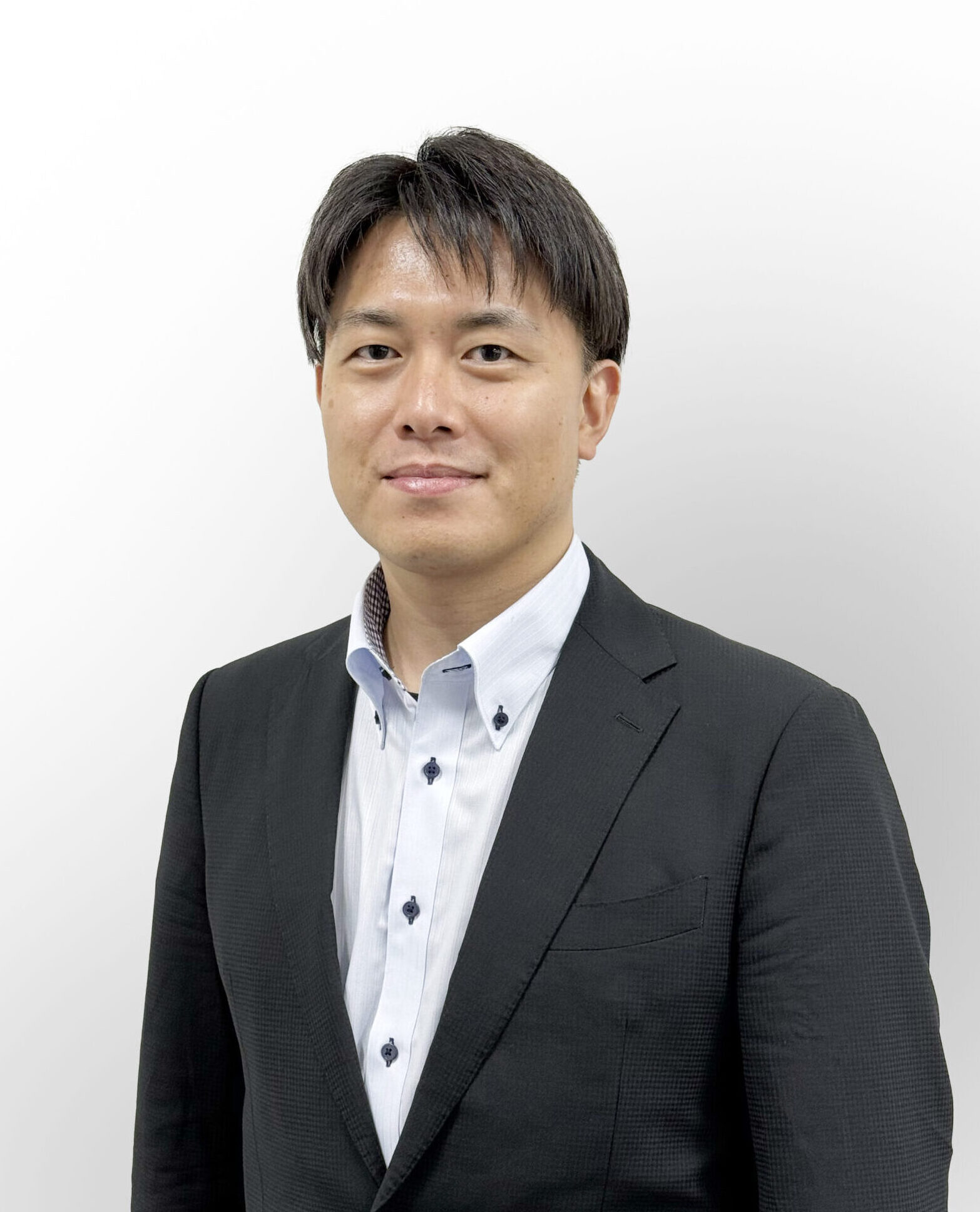 <span class="sub">エンジニア</span>寅谷 敬紀