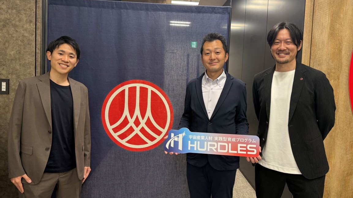 相場 さん（中央）と
Space BDでHURDLESを推進する教育事業ユニットの笠原（左）＆平野（右）