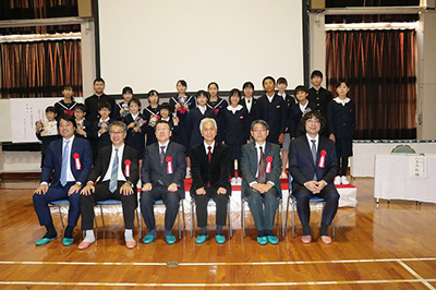 Space BD石川県金沢市と「宇宙」をテーマにした教育の取り組みを加速「金沢こども衛星アイデア・宇宙絵画作品コンテスト」３年連続審査員参加市内の小中学校4校で宇宙天文に関する出前授業を実施