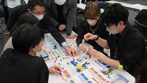 Space BDユニリーバ・ジャパンのマネジメント層を対象に宇宙ビジネスゲーム型研修を初めて提供チームワーク・コンフリクトマネジメント・意思決定などの実践を通した、 イノベーション創出に向けた新たな視点を獲得する学びの機会