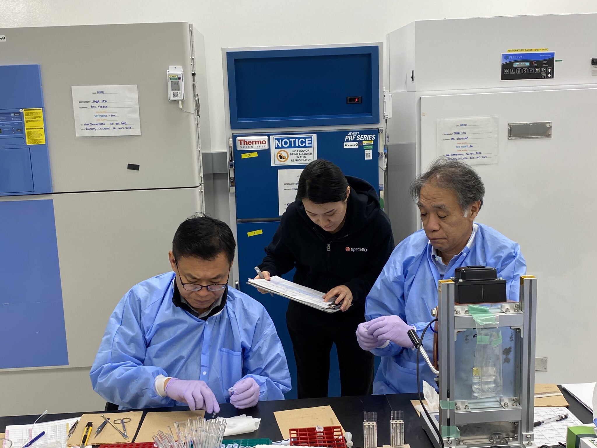 ライフサイエンス事業4回目となるISSへの打上げが完了し、 ISS船内にてタンパク質結晶化の実験開始学習院高等科・女子高等科の高校生が行った実験サンプルが搭載