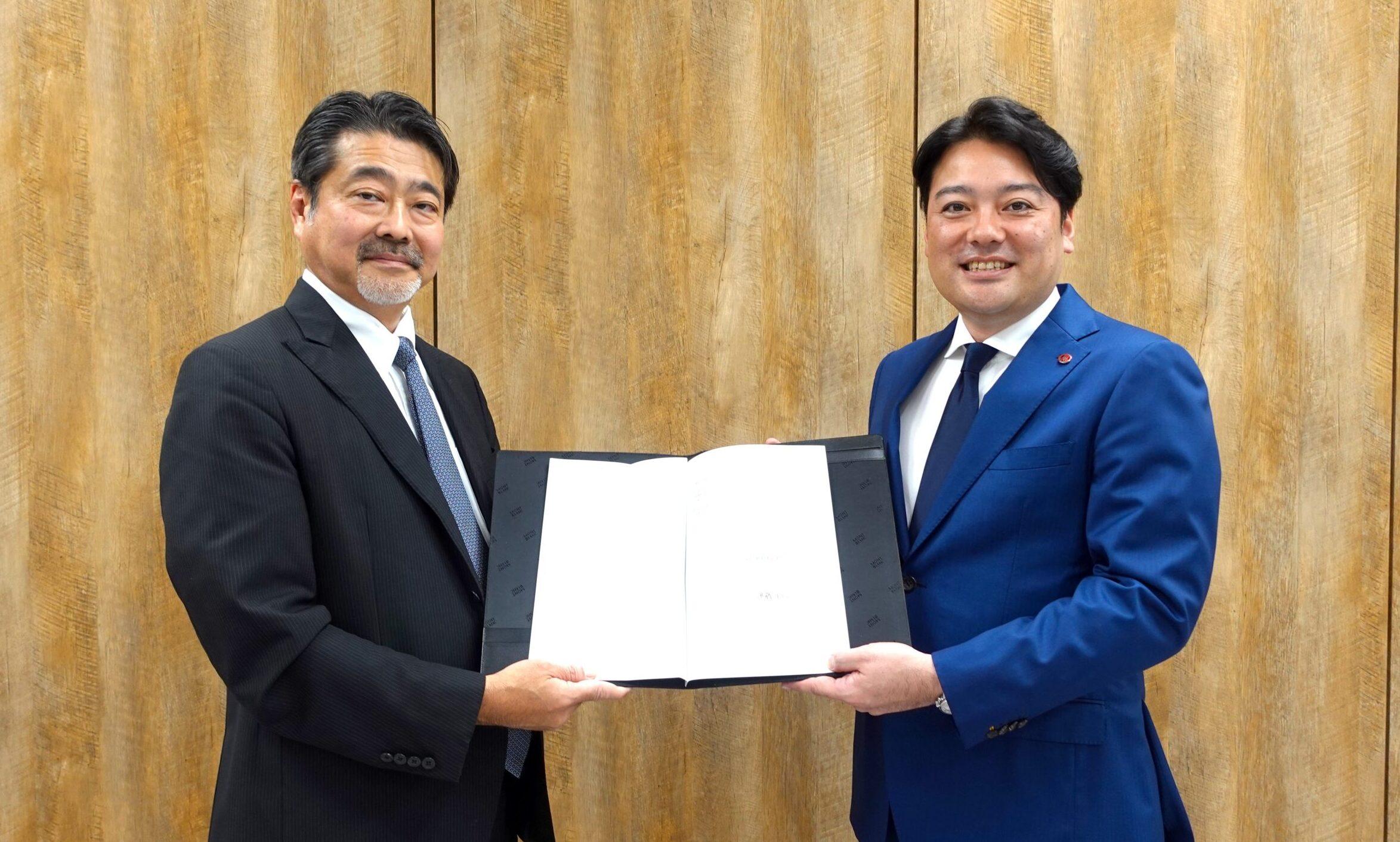 千代田化工 執行役員 伊藤 利之様（左）、Space BD 代表取締役社長 永崎 将利（右）