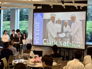 クラーク記念国際高等学校生徒の発表の様子